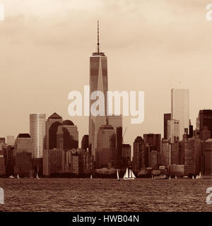 NEW YORK CITY - SEP 20: One World Trade Center in Manhattan Downtown am 20. September 2013 in New York City. Es ist das 4. höchste Gebäude der Welt Stockfoto