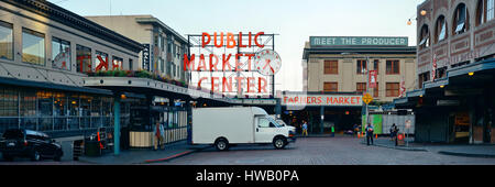 SEATTLE, WA - AUG 14: Public Market Center in der Innenstadt am 14. August 2015 in Seattle. Seattle ist die größte Stadt im Zustand von Washington und Stockfoto