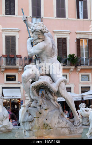 Piazza Navona, Neptun, kämpfen mit einem Oktopus-Statue in der Neptun-Brunnen in Rom, Italien am 2. September 2016. Stockfoto