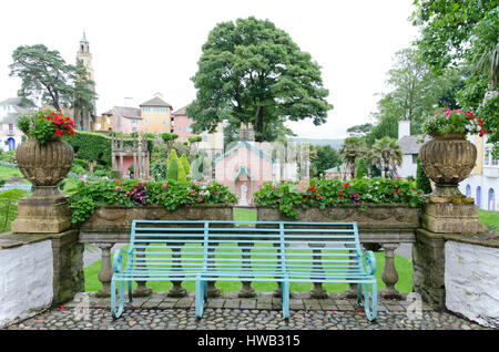 Bank in Portmeirion Italianate Village, Gwynedd, Wales, UK. Stockfoto