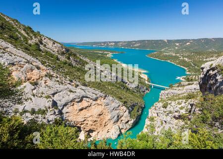 Frankreich, Var auf der linken Bank und Alpes de Haute Provence auf dem rechten Ufer, Parc Naturel Regional du Verdon (Regionalen Naturpark von Verdon), Sainte Croix See, Eingang des Gorges du Verdon Stockfoto