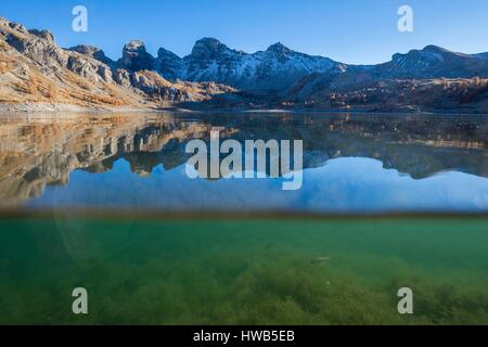 Frankreich, Alpes de Haute-Provence, Nationalpark Mercantour, Haut-Verdon, Meeresboden der See Allos (2226m), in den Hintergrund-Touren auf den See Stockfoto