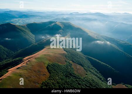 Frankreich, Pyrenees Atlantiques, Umgebung der Pass Bentartea (Bentarte) (Luftbild) Stockfoto