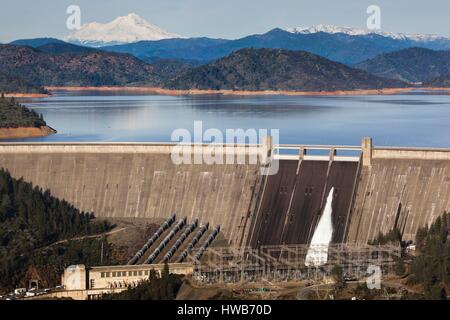 USA, California, Nordkalifornien, nördlichen Berge, Gipfel Stadt, Shasta Dam, Shasta Lake, mit Blick auf Mt. Shasta Stockfoto