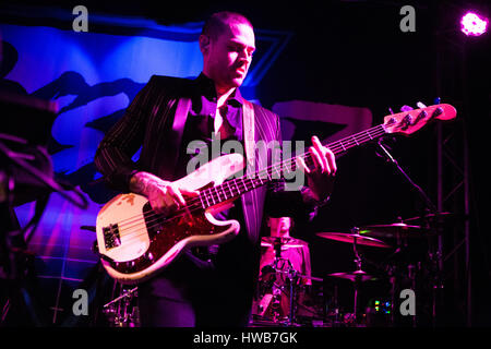 Mailand Italien. 18. März 2017. Die englische Pop/Rock-Band BUSTED führt live auf der Bühne im Tunnel während der "Nacht Fahrer Tour 2017" Credit: Rodolfo weitertransferiert/Alamy Live News Stockfoto