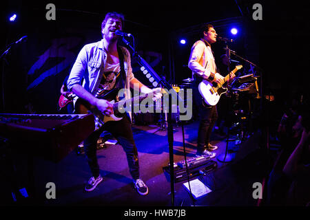 Mailand Italien. 18. März 2017. Die englische Pop/Rock-Band BUSTED führt live auf der Bühne im Tunnel während der "Nacht Fahrer Tour 2017" Credit: Rodolfo weitertransferiert/Alamy Live News Stockfoto