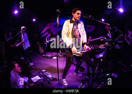 Mailand Italien. 18. März 2017. Die englische Pop/Rock-Band BUSTED führt live auf der Bühne im Tunnel während der "Nacht Fahrer Tour 2017" Credit: Rodolfo weitertransferiert/Alamy Live News Stockfoto