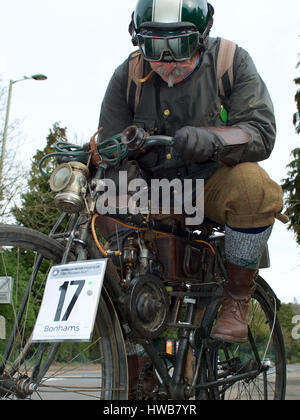 Reigate, Surrey, UK. 19. März 2017. Die 78. Sunbeam Motor Cycle Club Pioneer Run findet in Reigate, Surrey. Fotos von Lindsay Constable © / Alamy Live News Stockfoto