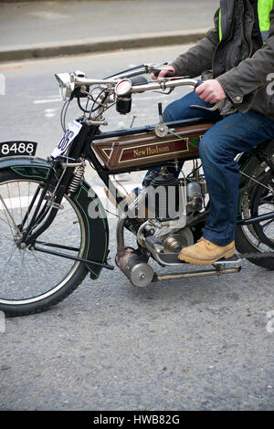 Reigate, Surrey, UK. 19. März 2017. Die 78. Sunbeam Motor Cycle Club Pioneer Run findet in Reigate, Surrey. Fotos von Lindsay Constable © / Alamy Live News Stockfoto