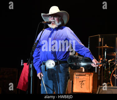 Pompano Beach, FL, USA. 18. März 2017. Die Charlie Daniels Band führt auf die Pompano Beach Amphitheater am 18. März 2017. Bildnachweis: Mpi04/Medien Punch/Alamy Live-Nachrichten Stockfoto