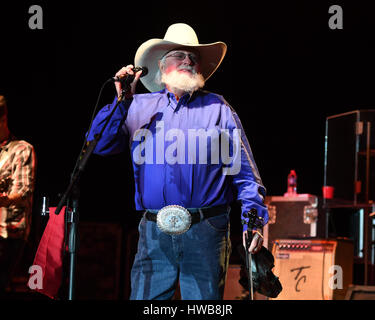 Pompano Beach, FL, USA. 18. März 2017. Die Charlie Daniels Band führt auf die Pompano Beach Amphitheater am 18. März 2017. Bildnachweis: Mpi04/Medien Punch/Alamy Live-Nachrichten Stockfoto