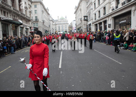 London, UK. 19. März 2017. St Patricks Festival parade Teilnehmer eine der Bands in der Parade Credit: Brian Southam/Alamy Live News Stockfoto