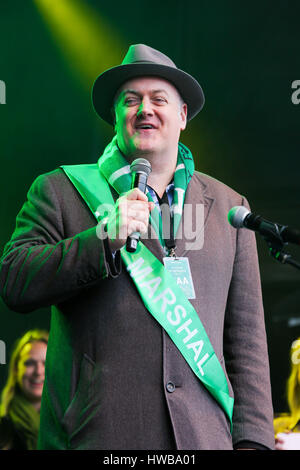 Trafalgar Square. London. UK spricht 19. März 2017 - Dara O'Briain, Comedian und TV-Moderatorin bei den St. Patricks Day Feierlichkeiten in Trafalgar Square. Bildnachweis: Dinendra Haria/Alamy Live-Nachrichten Stockfoto