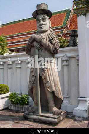 14. November 2006 - Bangkok, Thailand - Stein-Skulpturen von mythologischen Figuren in den Grand Palace Complex in Bangkok. Thailand ist ein beliebtes Touristenziel geworden. (Kredit-Bild: © Arnold Drapkin über ZUMA Draht) Stockfoto