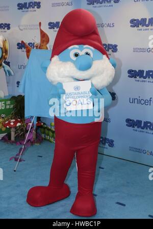 Vereinte Nationen, New York, USA, 18. März 2017 - besuchen die Schlümpfe das UN-Hauptquartier in New York anlässlich des internationalen Tag des Glücks. Die Synchronsprecher von der bevorstehenden animierte Film Schlümpfe: The Lost Village trat heute Beamte aus den Vereinten Nationen, UNICEF und United Nations Foundation im Hauptquartier der Weltorganisation eine Kampagne zur Förderung der Ziele für nachhaltige Entwicklung (SDG) Star. Foto: Luiz Rampelotto/EuropaNewswire | weltweite Nutzung Stockfoto