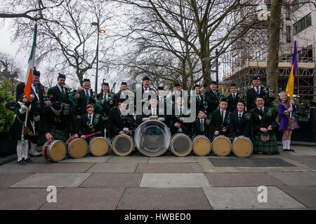 London, UK. 19. März 2017. Tausende besuchen Sie die Londoner St Patricks Day 2017 in London am 19. März 2017. per Kreditkarte: siehe Li/Alamy Live News Stockfoto