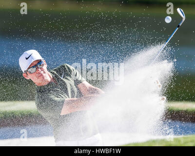 Orlando, FL, USA. 19. März 2017. Paul Casey von England trifft aus dem 17. grüne Seite Bunker während der Endrunde der Arnold Palmer Invitational präsentiert von Mastercard am Arnold Palmer Bay Hill Club & Lodge in Orlando, FL. Credit: Cal Sport Media/Alamy Live News Stockfoto