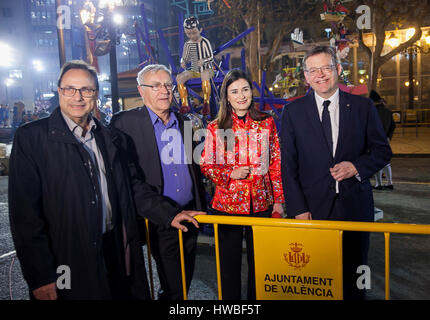 Feuer im "Crema Childrens' vom Plaza del Rathaus Durins dauern Mascleta" Fallas party in der Stadt Valencia am Sonntag, 19 März 2017. Stockfoto