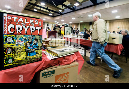 Glendale, Kalifornien, USA. 19. März 2017. Die 38. jährlichen Los Angeles Vintage Taschenbuch Sammler Show, die größte Messe ihrer Art in der Welt, verfügt über Masse-vermarktet Science Fiction, Mystery, Romantik, Hard-Boiled Detektiv und anderen Zellstoff-Taschenbücher, die beliebt waren die Mitte bis Ende des 20. Jahrhunderts. Bildnachweis: Brian Cahn/ZUMA Draht/Alamy Live-Nachrichten Stockfoto