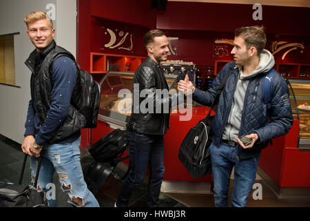 Von rechts: Spieler Tomas Horava, Filip Novak und Antonin Barak zum tschechischen Fußball-Meeting vor dem freundlichen kommen Spiel Tschechien gegen Litauen und World Cup Qualifikation in San Marino, in Prag, Tschechische Republik, am Montag, 20. März 2017. (Foto/Michal Kamaryt CTK) Stockfoto