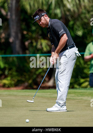 19. März 2017 - Orlando, Florida, putts USA-Graeme McDowell von Nordirland auf dem 11. Loch während der Endrunde der Arnold Palmer Invitational. Del Mecum/CSM Stockfoto
