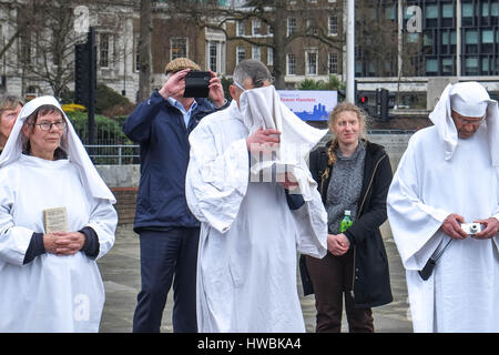 London, UK. 20. März 2017. Druiden feiern Frühling Äquinoktikum an der Tower of London. Bildnachweis: Claire Doherty/Alamy Live News Stockfoto