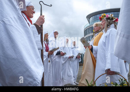 London, UK. 20. März 2017. Druiden feiern Frühling Äquinoktikum an der Tower of London. Bildnachweis: Claire Doherty/Alamy Live News Stockfoto