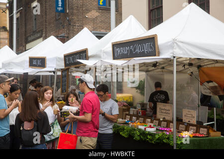 Marktstände auf dem berühmten Felsen-Markt in der Argyle Street, The Rocks, Sydney, Australien Stockfoto