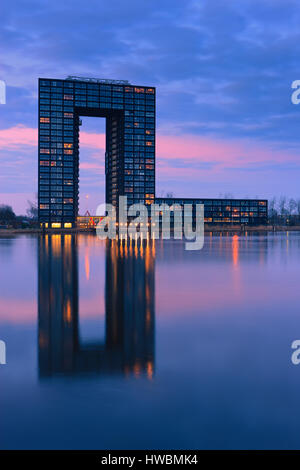 Die Tasmantoren ("Tasman-Turm") ist ein Wohnturm befindet sich in der niederländischen Stadt Groningen und wurde im Jahr 2010 abgeschlossen. Es ist benannt nach der niederländischen Stockfoto