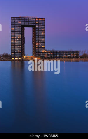 Die Tasmantoren ("Tasman-Turm") ist ein Wohnturm befindet sich in der niederländischen Stadt Groningen und wurde im Jahr 2010 abgeschlossen. Es ist benannt nach der niederländischen Stockfoto