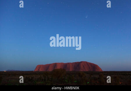 Sonnenaufgang über Uluru Uluru-Kata Tjuta National Park, Northern Territory, Australien Stockfoto