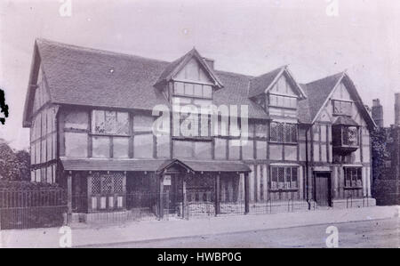 Antike c1880 Foto (mit einigen malerischen Retusche), Shakespeare Haus. Shakespeares Geburtshaus ist eine restaurierte aus dem 16. Jahrhundert Fachwerkhaus befindet sich in Henley Street, Stratford-upon-Avon, Warwickshire, England, wo es geglaubt wird, dass William Shakespeare 1564 geboren wurde und seine Kindheit verbrachte. QUELLE: SPÄTERE GENERATION GLAS NEGATIV. Stockfoto