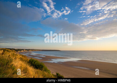 Atemberaubende sonnigen Morgen auf Hunmanby Sand in der Nähe Filey, Filey Bay, North Yorkshire, England. Stockfoto