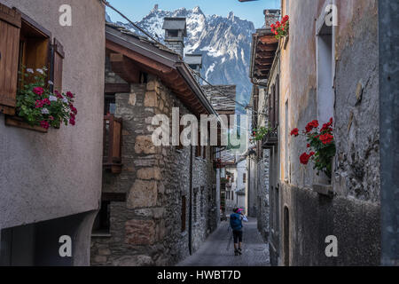 Courmayeur, einer kleinen Stadt auf der Tour du Mont Blanc Route durch Norditalien. Stockfoto