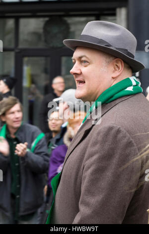 Dara o Briain Teilnahme an der traditionellen St. Patricks Day Parade in London Stockfoto