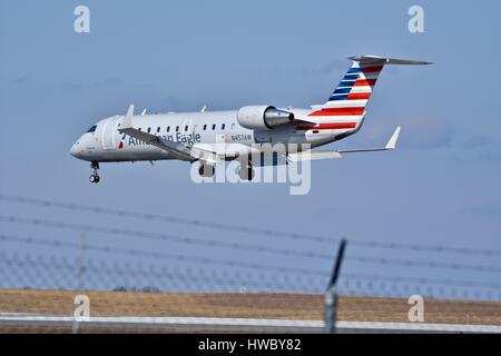 American Eagle Airlines fliegen in der Baltimore-Washington International airport Stockfoto