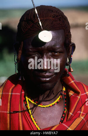 Massai-Krieger sind vielleicht die berühmtesten aller afrikanischen Stämme leben in den großen offenen Ebenen des südwestlichen Kenia und Nordwesten Tansania. Stockfoto