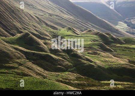 Nord-West von Mam Tor über Edale Vale und "Lee" Flanke der Rushup Kante, betrachtet High Peak District von Mam Tor Derbyshire UK Stockfoto