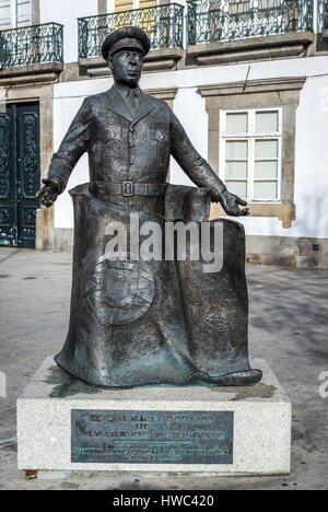 Allgemeinen der portugiesischen Luftwaffe Carlos Humberto da Silva Delgado Statue auf Alberto Platz (Praaa de Carlos Alberto) in Porto, Portugal Stockfoto