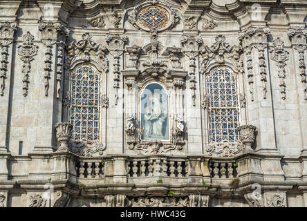 Details der Fassade des Carmo Kirche (Igreja Do Carmo) in Vitoria Zivilgemeinde Porto Stadt auf der iberischen Halbinsel, zweitgrößte Stadt in Portugal Stockfoto