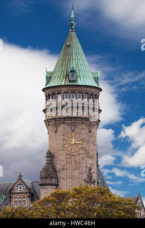 Spuerkeess Uhrturm in Luxemburg-Stadt. Stockfoto