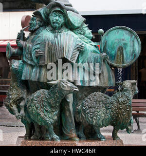 Luxemburg, Luxemburg-Stadt - 14. Oktober 2016: Brunnen des Marsches von Schafen (Hammelsmarsch) durch Willen Lofy in der Grand Rue der Stadt Luxemburg, L Stockfoto