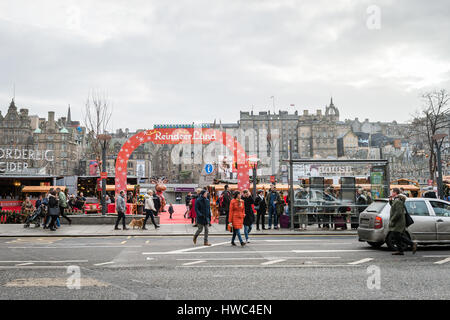 Edinburgh, Schottland - 30. Dezember 2016: Weihnachtsmarkt in Edinburgh, Scotland, UK Stockfoto