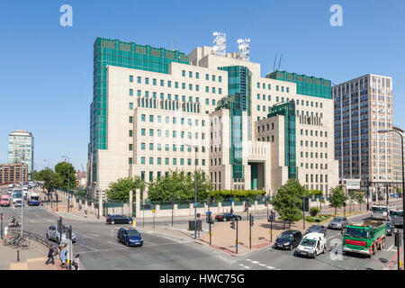 Sitz des britischen Secret Intelligence Service, SIS, häufig bekannt als MI6 bei Vauxhall Cross, London, England, UK Stockfoto