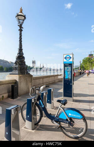 Barclays-Fahrrad auch bekannt als ein Boris-Fahrrad. Fahrradverleih in London, Großbritannien Stockfoto