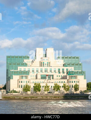 Britischen Secret Intelligence Service (SIS) Gebäude oft bekannt als MI6 bei Vauxhall Cross, London, England, UK Stockfoto