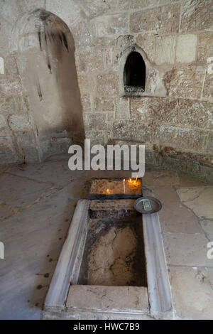 Der Aufstieg-Felsen. Die Kapelle der Himmelfahrt auf dem Ölberg in Jerusalem. Stockfoto