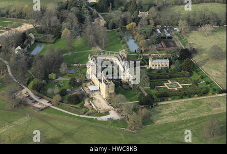 Luftaufnahme von Sudeley Castle & St.Mary-Kapelle in der Nähe von Winchcombe in Gloucestershire Stockfoto