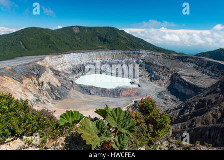 Caldera mit Kratersee, Poas Vulkan Nationalpark Poas Vulkan, Costa Rica Stockfoto