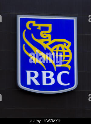 Eine königliche Bank von Kanada (RBC) Logo in Calgary, Alberta, Kanada. Stockfoto